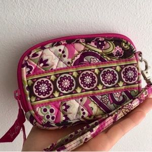 🌟RARE🌟 Vera Bradley very berry paisley wristlet